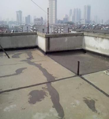 松滋漏水维修 楼顶漏水是什么原因，楼顶漏水维修方法是什么?